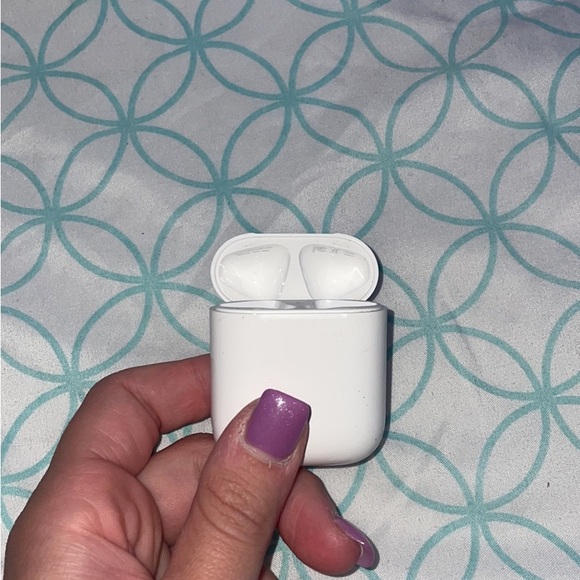 AIRPODS CASE GENERATION 1 - Picture 2 of 3